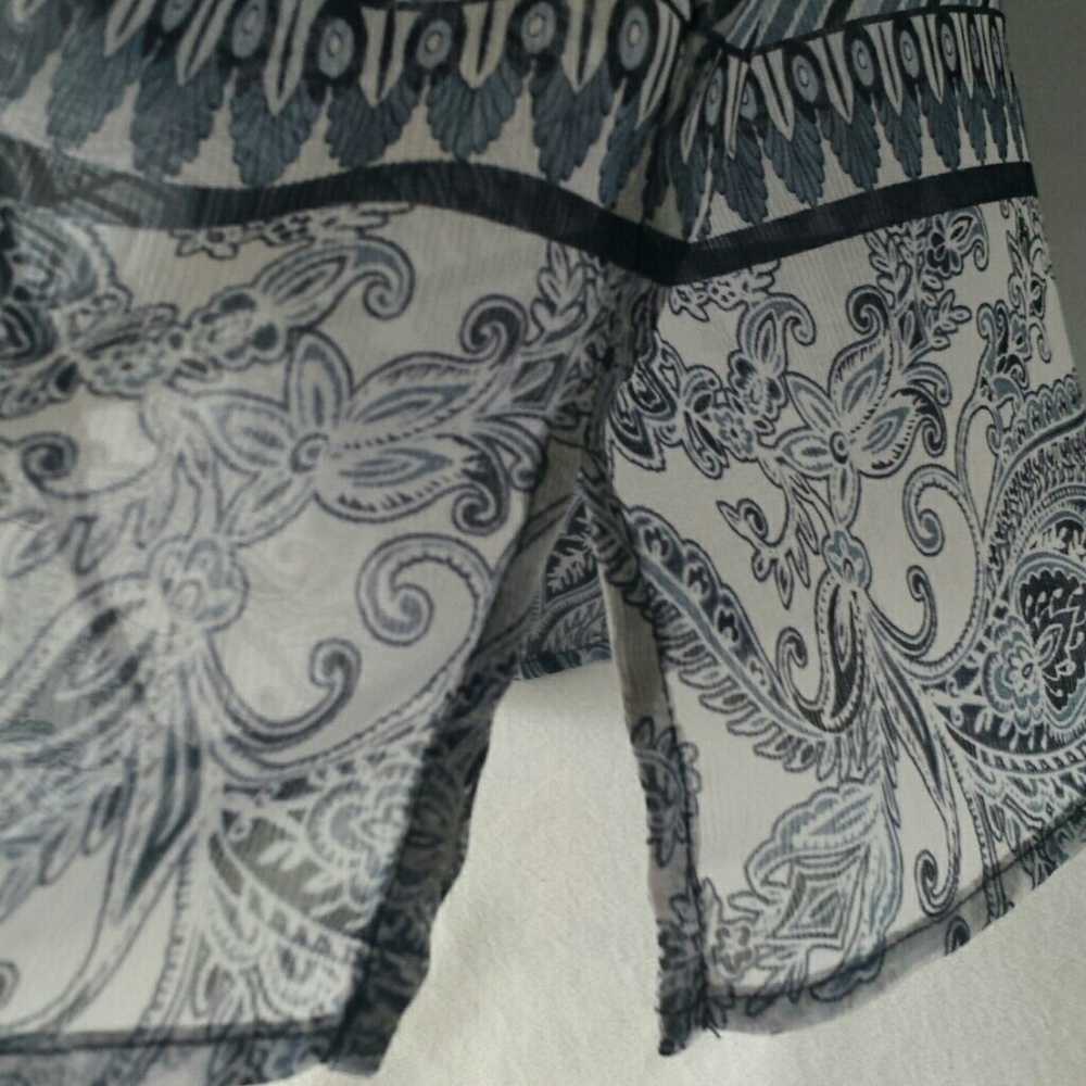 LIZ  CLAIBORNE Sheer Top.8 - Picture 4 of 4